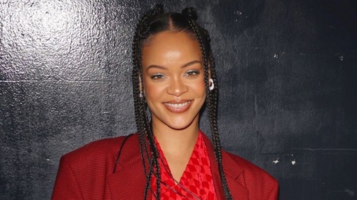 A szezon legmenőbb kabát trendjeit Rihanna mutatja be