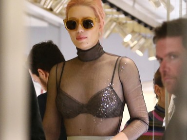 Egy szál melltartóban ment vásárolgatni Iggy Azalea