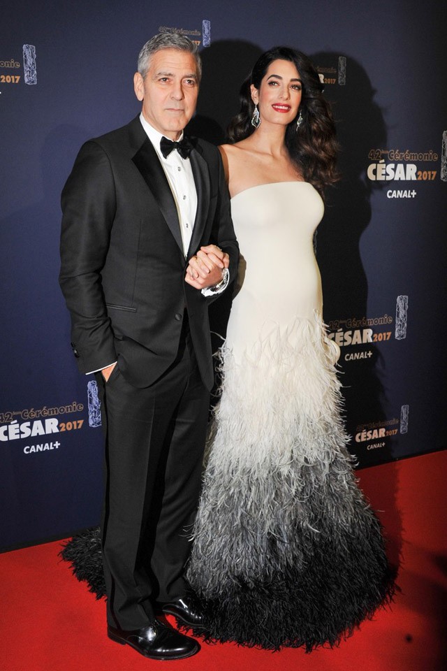 George Clooney és a terhes Amal Clooney a César gálán Párizsban