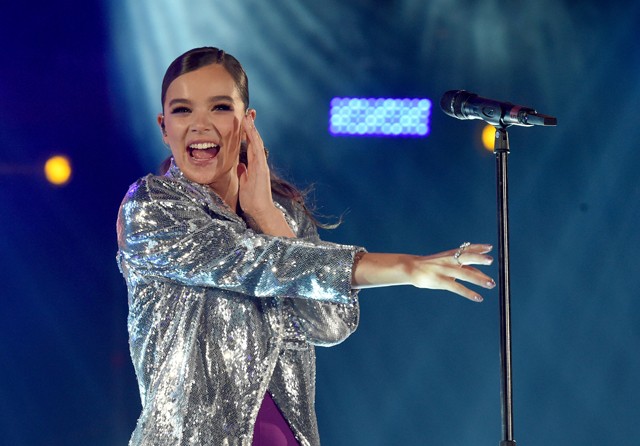 Hailee Steinfeld Isle of MTV