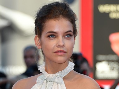 Palvin Barbi annyira, de annyira gyönyörű volt a velencei filmfesztiválon