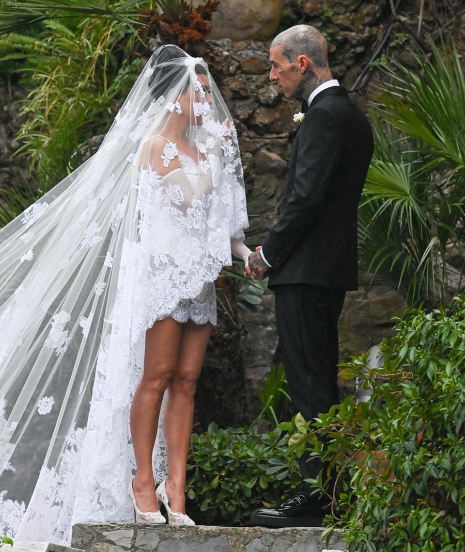  Kourtney Kardashian és Travis Barker az esküvői szertartáson Portofinóban