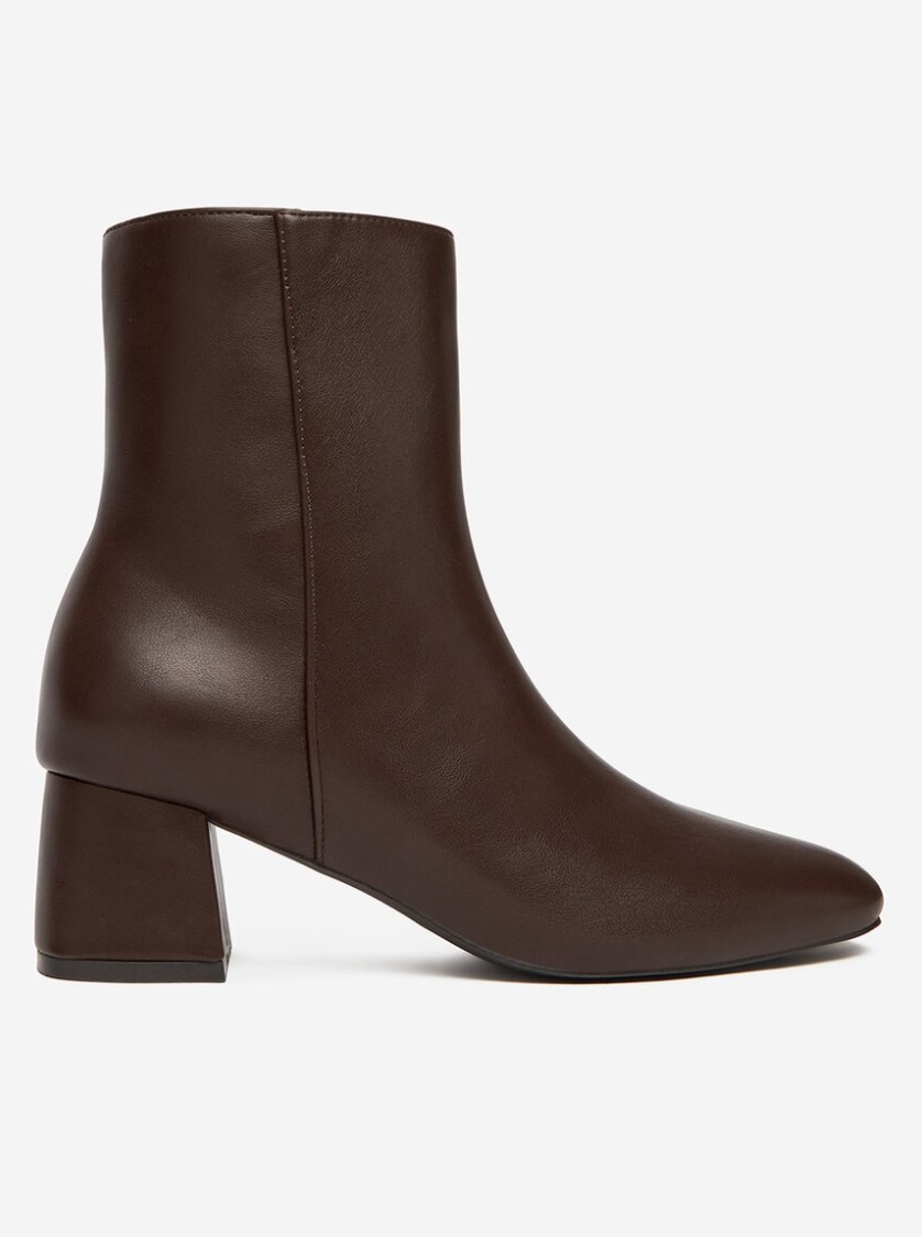 Bokacsizma JENNY - CCC 14 995 Ft 