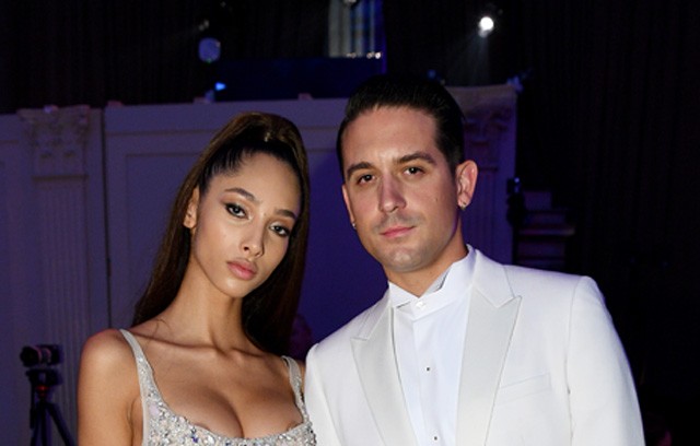 G-Eazy új barátnője bimbóvillantással debütált a vörös szőnyegen