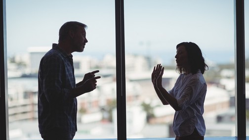 A szó, amit sose lenne szabad kiejtened, ha a pároddal vitázol