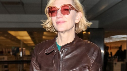Cate Blanchett a legmenőbb bőrszerkóban jelent meg a reptéren, amit valaha láttál