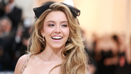 Sydney Sweeney virágba borult, Jennifer Lopez meztelenruhában tündökölt - 10 csodaszép ruhaköltemény a torontói filmfesztiválról