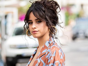 Camila Cabello totál felismerhetetlen új szőke hajával