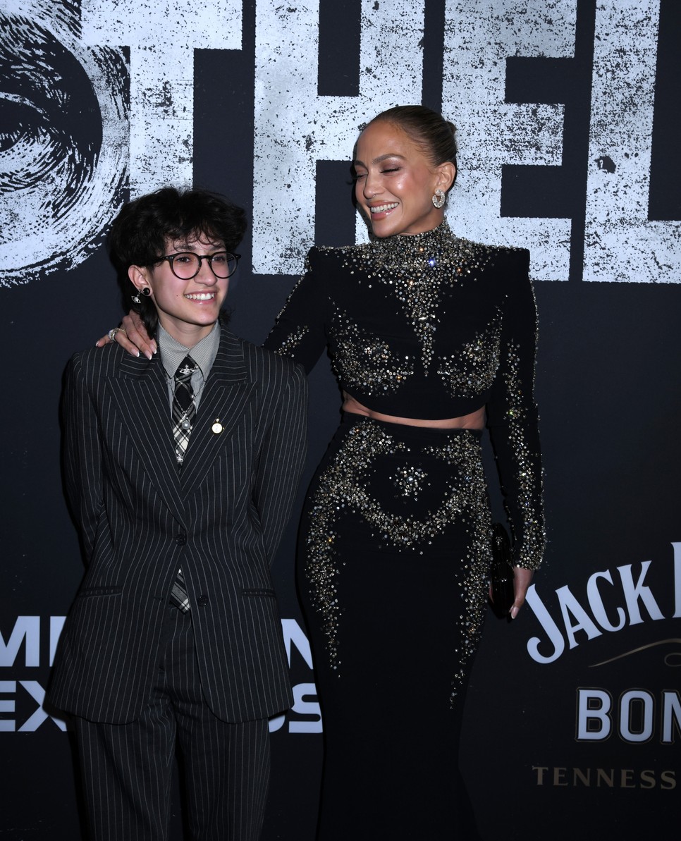 Az anya-lánya páros azonnal magára vonzotta a tekinteteket