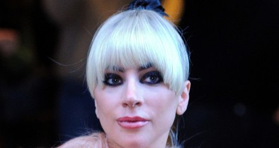 Jé, Lady Gaga óriási Ikea-táskának öltözött be