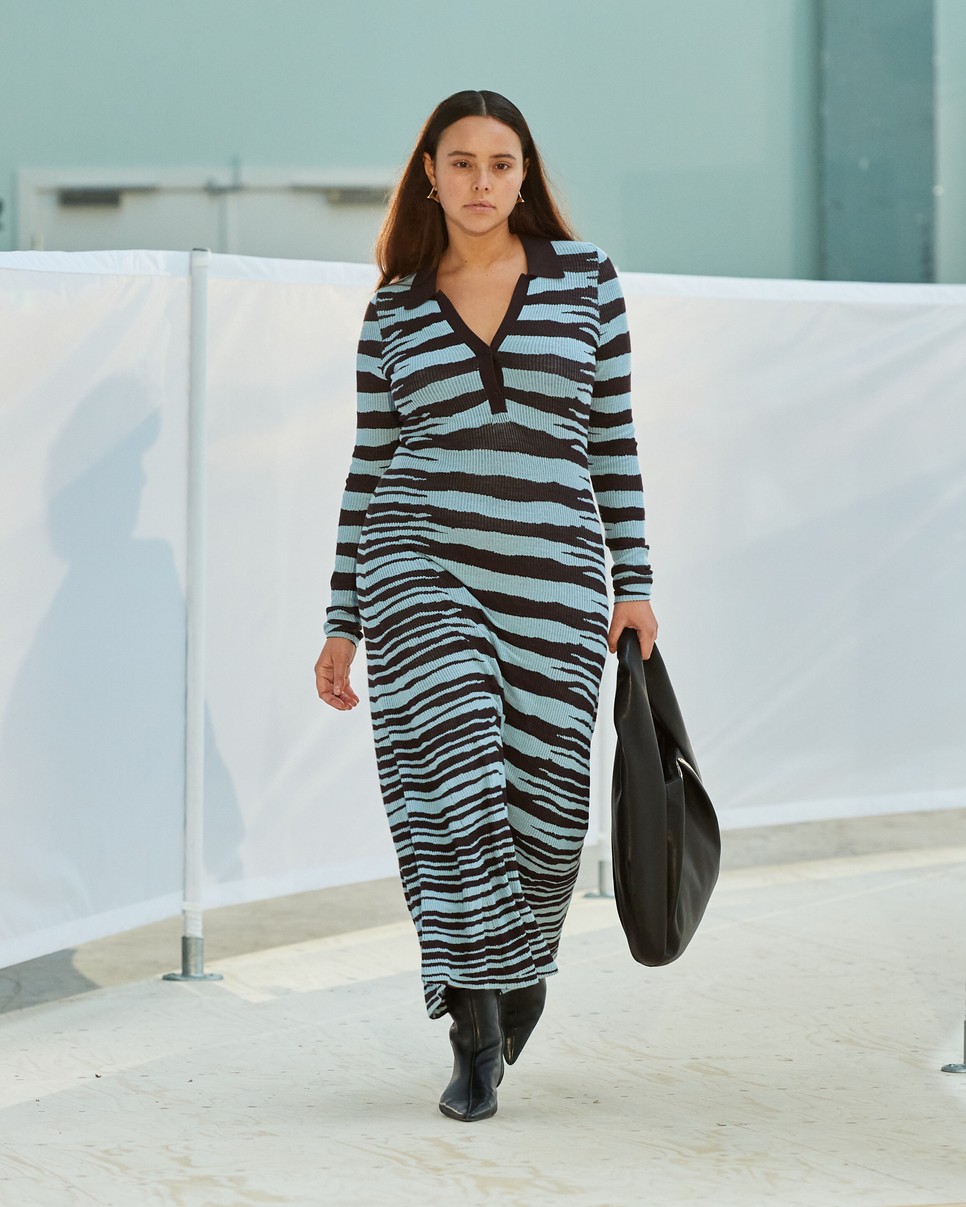 Vasarely festménye inspirálta a ruha zebramintáját