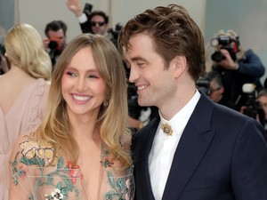 Dobj el mindent, Robert Pattinson apuka lesz!