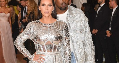 Kanye West szemeit megálmodod! Ijesztő látvány volt Kim Kardashian és férje a Met gálán