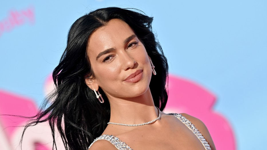 Összegyűjtöttük Dua Lipa legfullosabb kreációit