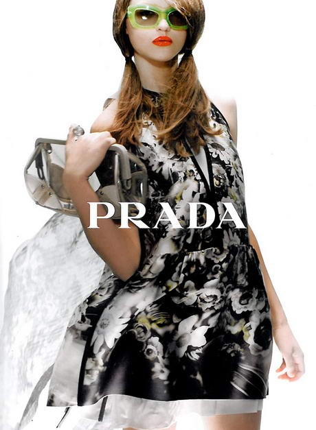A Prada a kifutón már látott csuromvizes frizurája a kampányban is megjelenik, modell: Rasa Zukauskaite, fotós: Steven Meisel.