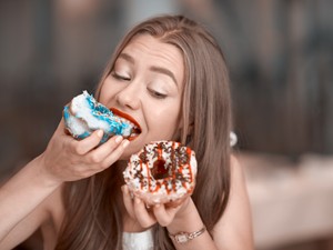 Ezért izzadhatsz, ha cukros ételeket eszel