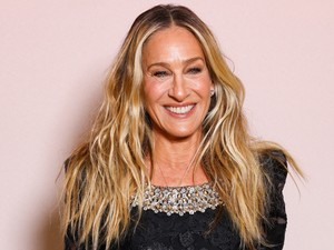 Sarah Jessica Parker álomszép meztelenruhában tündökölt a vörös szőnyegen, azonnal ellopta a show-t