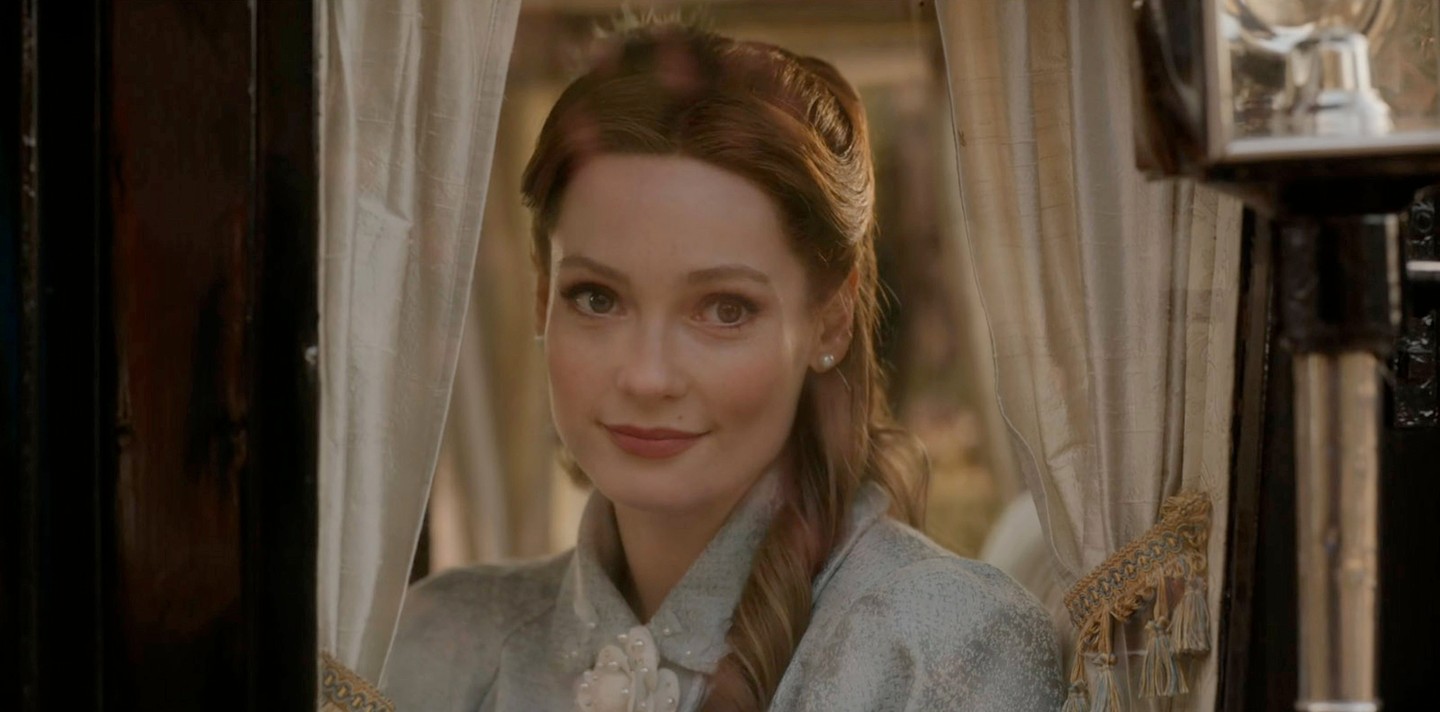 Francesca 20 év körüli a Bridgerton univerzumában....