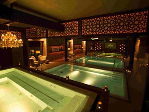 Olyan gyönyörű luxusfürdő nyílt Budapesten, hogy leesik az állad!