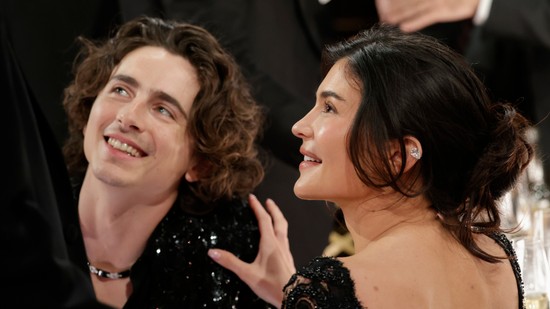Szerelmesebbek, mint valaha: Kylie Jenner és Timothee Chalamet úgy flörtölnek a kamerák előtt, hogy attól azonnal zavarba jössz