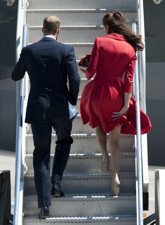 Angolos távozás: a fotósok legnagyobb bánatára ez is csak egy majdnem Marilyn Monroe-i pillanat.