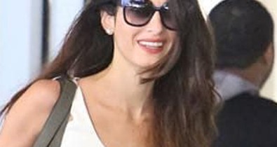 Ez hogy lehetséges? Amal Clooney még háremnadrágban is 100 százalék nőiesség!