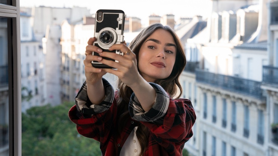 Részlet az Emily Párizsban című sorozatból, ami igazi óda az önmegvalósításhoz