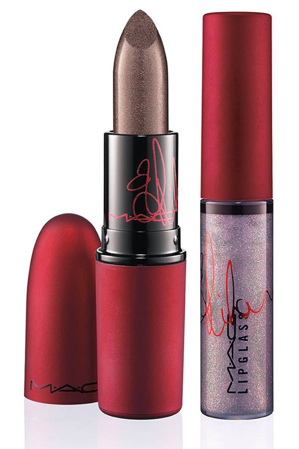 Neonzöld hajjal viseld Rihanna új MAC rúzsát!