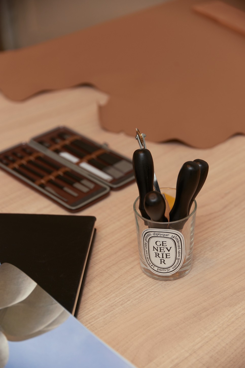 Szekeres Ákos műhelyének legfontosabb kellékei