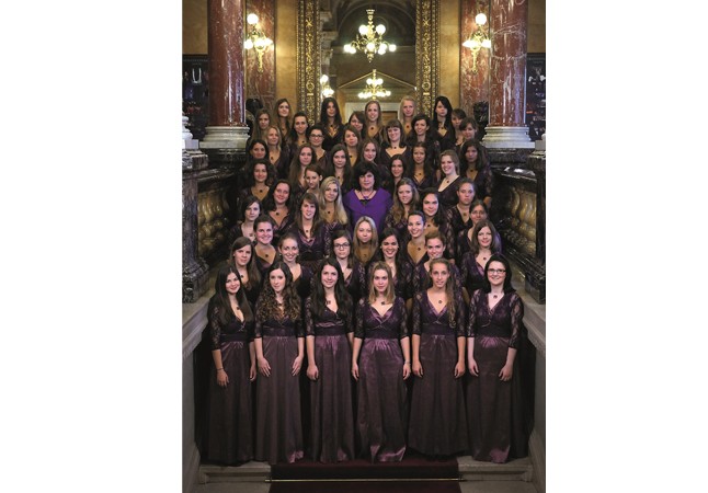 Gráf Zsuzsanna és az Anjelica Leánykar