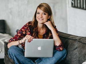 Budai Lotti: „Érdemes feltenni a kérdést magunknak: tényleg mindenáron a házasságra vágyunk?”