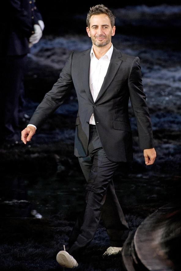 Utoljára fogadta a Louis Vuitton kreatív igazgatójaként a gratuálciókat