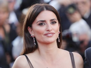 Leborulunk Penélope Curz előtt, gyönyörű