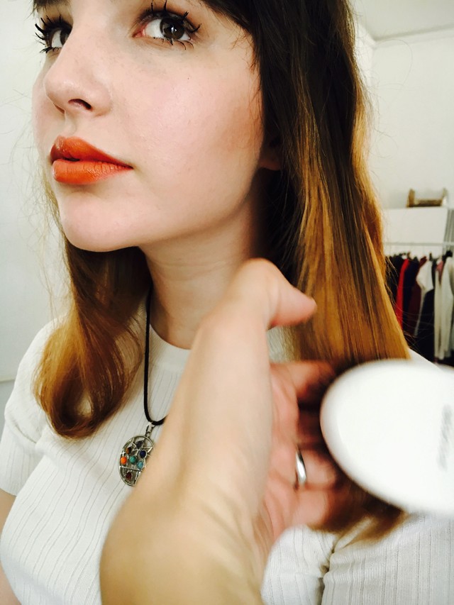 Detti a MAC SS15 ajakrúzs palettáján, az Orange you haute árnyalatot használta.