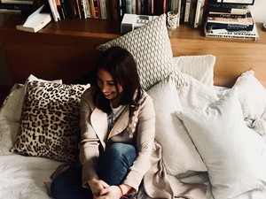 Tökéletes outfit a bekuckózáshoz Cselényi Esztertől!