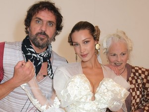 Vivienne Westwood 25 évvel fiatalabb férje viszi tovább a divatházat - Ismerd meg Andreas Kronthalert!