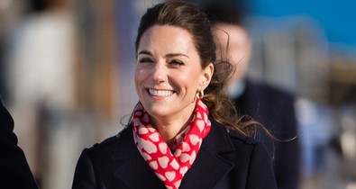 Elképesztően sikkes Kate Middleton kabátja, alatta egy Zara ruhát visel