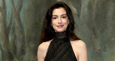 Mégis mi történt Anne Hathaway arcával? Ledöbbentek a rajongók a színésznő Oscar-gálás megjelenésén