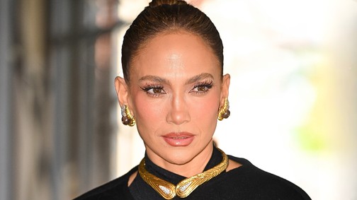 Jennifer Lopez szürreálisan gyönyörű ruhában jelent meg, csoda, hogy nem hagyta el a szoknyáját