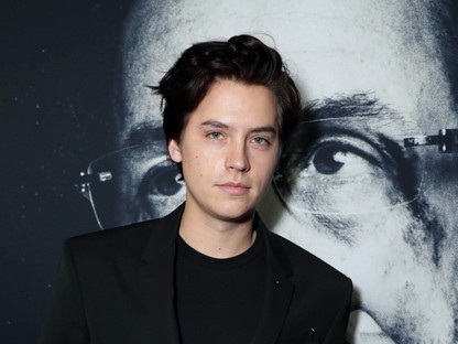 Cole Sprouse-t letartóztatták a Santa Monica-i #BlackLivesMatter tüntetésen