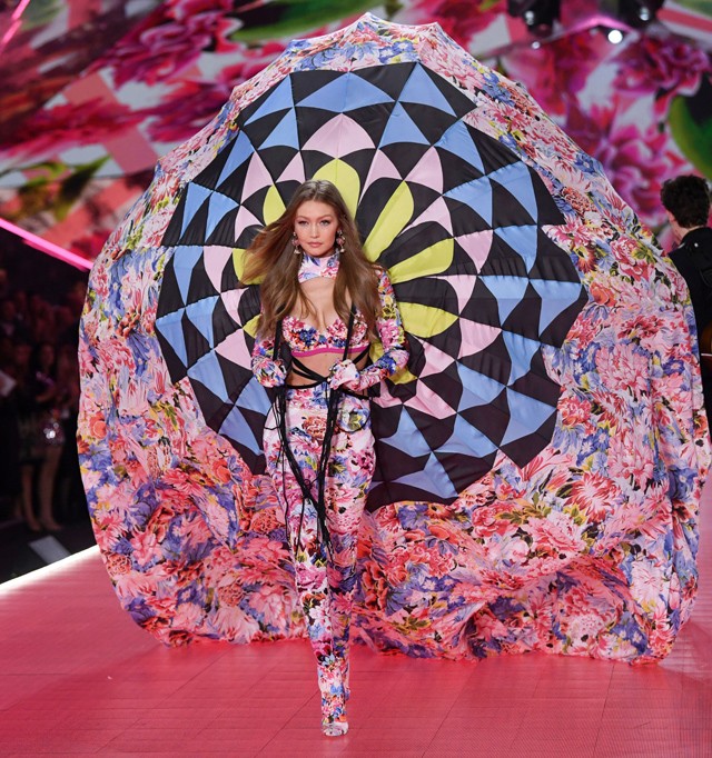 Gigi Hadid Mary Katrantzou-ban