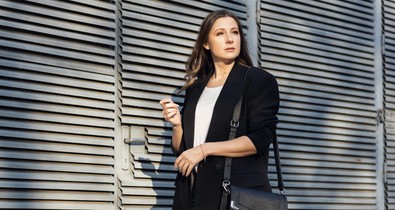 Az irodai sikk jegyében telik a mai napja Berninek