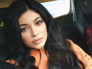 Kylie Jenner ajkai egyre vékonyabbak, ő pedig egyre jobban néz ki