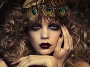 Srej Zsófi franciás bájjal meztelenkedik