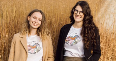 Ünnepi ajándék, amely összeköt: Anna Amélie és a Hintalovon Alapítvány karácsonyi kollekciója