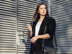 Az irodai sikk jegyében telik a mai napja Berninek