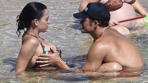 Katy Perry nagyi bikiniben sem tudja lehűteni Orlando Bloomot