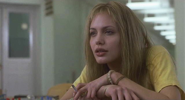 Angelina Jolie haja SZŐKE!