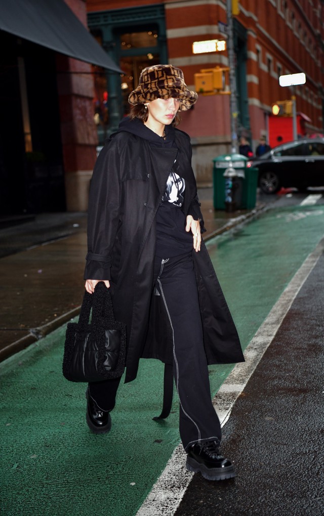 Bella Hadid szupermenő sapkáját most 8000 forintért megveheted