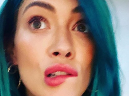 Karantén-hajfestés az új őrület: ezek a sztárok váltottak extrém hajszínre